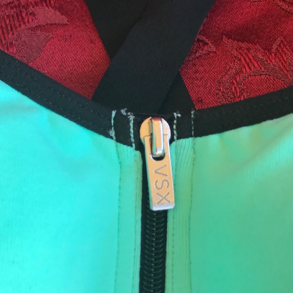 VIctoria Secret | Front Close Knockout Sports Bra - Picture 5 of 8